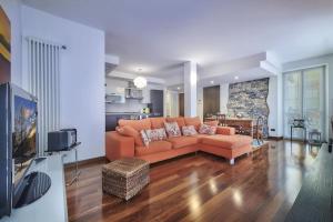 TV a/nebo společenská místnost v ubytování La casa di Flo luxury apartment