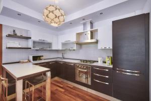 Kuchyň nebo kuchyňský kout v ubytování La casa di Flo luxury apartment + 24 fotografií