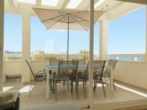 En balkon eller terrasse på Duplex penthhouse Marbella parking private sea views