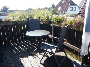 a table and a chair on a deck at Feld PU1 in Laboe