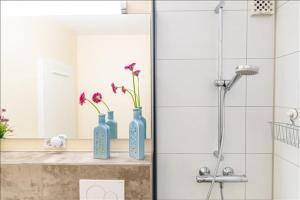 two blue vases sitting on a counter in a bathroom at Fewo Mann in Laboe