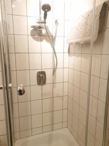 a bathroom with a shower with a tub at Fewo 13 Haus Neustein in Stein