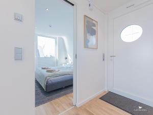 a white room with a bed and a window at Hausboot Floating Homes - A-Type Laboe FH-LA-03 Baltic Bay in Laboe