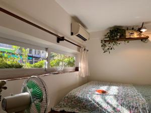 Giường trong phòng chung tại Meu Home