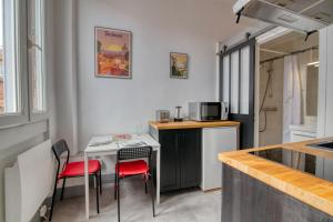 Kuchyň nebo kuchyňský kout v ubytování La ToulouZEN Hyper-Centre + 2 fotografie