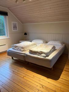 a bedroom with two beds in a room at Villa Skoganvarre in Skoganvarre