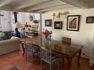 a living room with a wooden table and chairs at La Casina de Lucia in Merodio