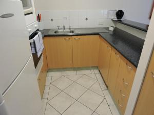 A kitchen or kitchenette at Cannes Court Apartments