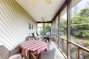 Balkón nebo terasa v ubytování 4 Bed 4 Bath Vacation home in Mineral