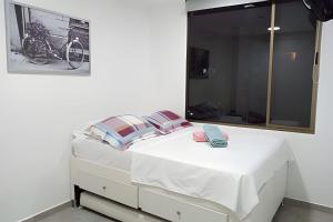 Postel nebo postele na pokoji v ubytování Relax en Ricaurte, Jacuzzi privado, 94 Mts + 27 fotografií