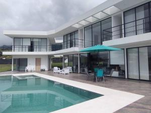 The swimming pool at or close to Casa ilama Hospedaje Boutique es un espacio Familiar con el confort de un hotel