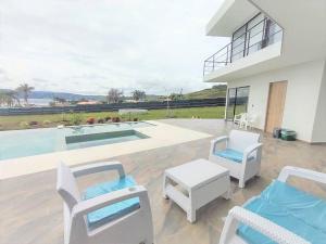 The swimming pool at or close to Casa ilama Hospedaje Boutique es un espacio Familiar con el confort de un hotel