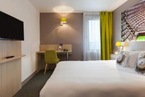 Postel nebo postele na pokoji v ubytování Brit Hotel Confort Amiens