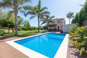 Bazén v ubytovaní Casa junto al mar con jardín alebo v jeho blízkosti