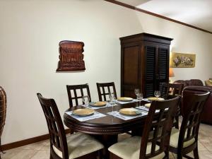 Φωτογραφία από το άλμπουμ του Near Marina Luxury Condo with Pool, Gym, Gold and more σε Herradura