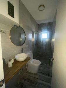 Bilik mandi di Apartamento Palmeras en el Mar +10 gambar