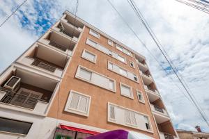 Zgradba, v kateri se nahaja apartma