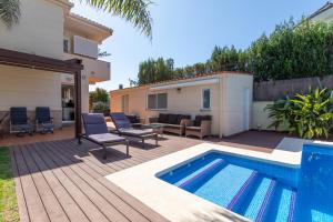 Bazén v ubytovaní Casa junto al mar con jardín alebo v jeho blízkosti