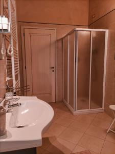 Vonios kambarys apgyvendinimo įstaigoje Il Casale di David
