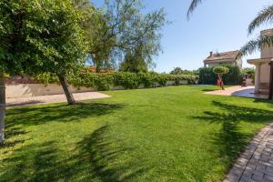 Vonkajšia záhrada v ubytovaní Casa junto al mar con jardín