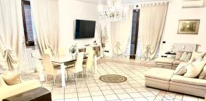 A seating area at Villa near Milan & Rho Fiera