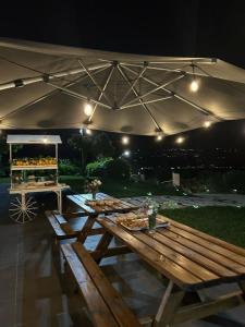 a picnic table under an umbrella at night at La Valle B&B in Castel Campagnano