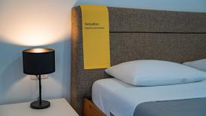 Rúm í herbergi á Skala luxury rooms