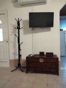 TV a/nebo společenská místnost v ubytování Raxoni House