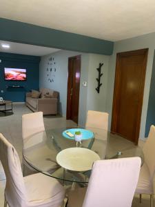 TV a/nebo společenská místnost v ubytování Filemial House