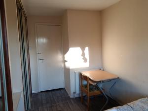 a small room with a table and a door at Glasgow Millroad Private Room in Glasgow
