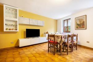 TV a/nebo společenská místnost v ubytování CASA LUISA