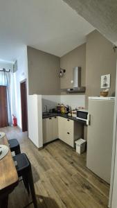 Casa Marzio Apartments tesisinde mutfak veya mini mutfak