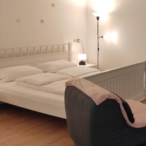 Postel nebo postele na pokoji v ubytování ABAI Apartments 1140 only WWW-On-line-Check-in & SelfService