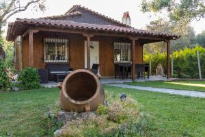 Сад в Makri Beach Villa