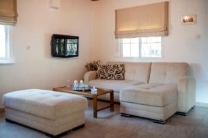 Гостиная зона в Makri Beach Villa