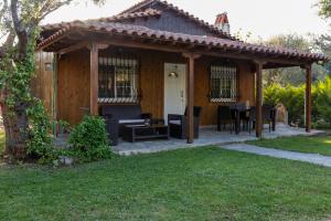 Сад в Makri Beach Villa