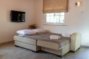 Кровать или кровати в номере Makri Beach Villa