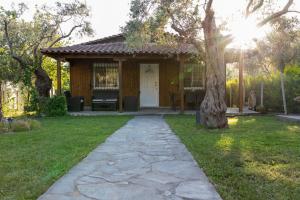 Сад в Makri Beach Villa