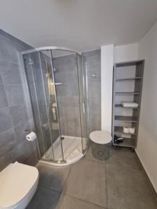 Koupelna v ubytování Restaurace - Apartmány Bobule + 37 fotografií