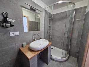 Koupelna v ubytování Restaurace - Apartmány Bobule