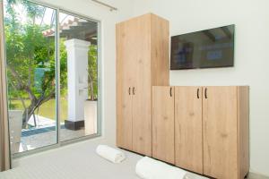 TV a/nebo společenská místnost v ubytování Casa del Lago