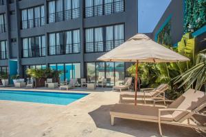 Bazén v ubytování Instyle Residences at RIZZ SUITES nebo v jeho okolí