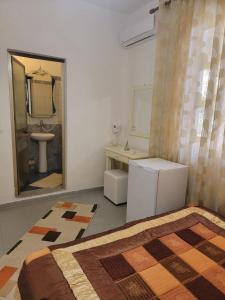 Kylpyhuone majoituspaikassa Vila Islami