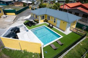 Bazén v ubytování Kiskadee Korner Vacations nebo v jeho okolí