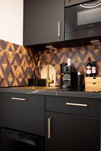 a kitchen counter with a sink and a microwave at Neheim´s Urban Box - Appartment in Arnsberg