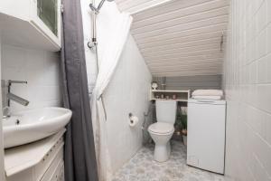 Koupelna v ubytování Guesthouse Delisa + 16 fotografií