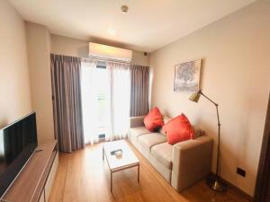 Μια τηλεόραση ή/και κέντρο ψυχαγωγίας στο Astra Sky River Luxury 3B2B Condo
