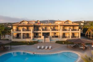 a hotel with a pool in front of a building at Tsokas Hotel in Finikounta