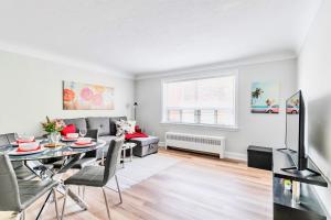 Photo de la galerie de l'établissement Modern 1BR Apartment in Corktown Hamilton, à Hamilton 12 autres photos