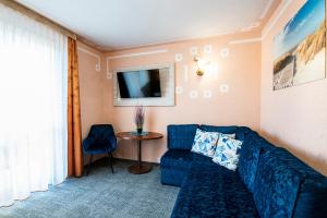Televízia a/alebo spoločenská miestnosť v ubytovaní VILLA DORA - CENTRUM, BASEN, Plac zabaw, Parking + 37 fotografií